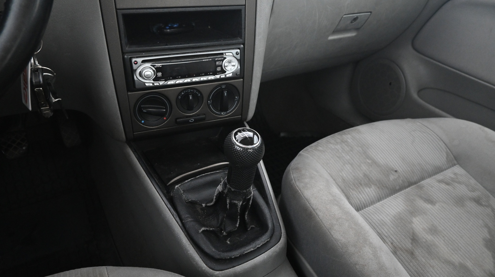 VOLKSWAGEN Bora 2001