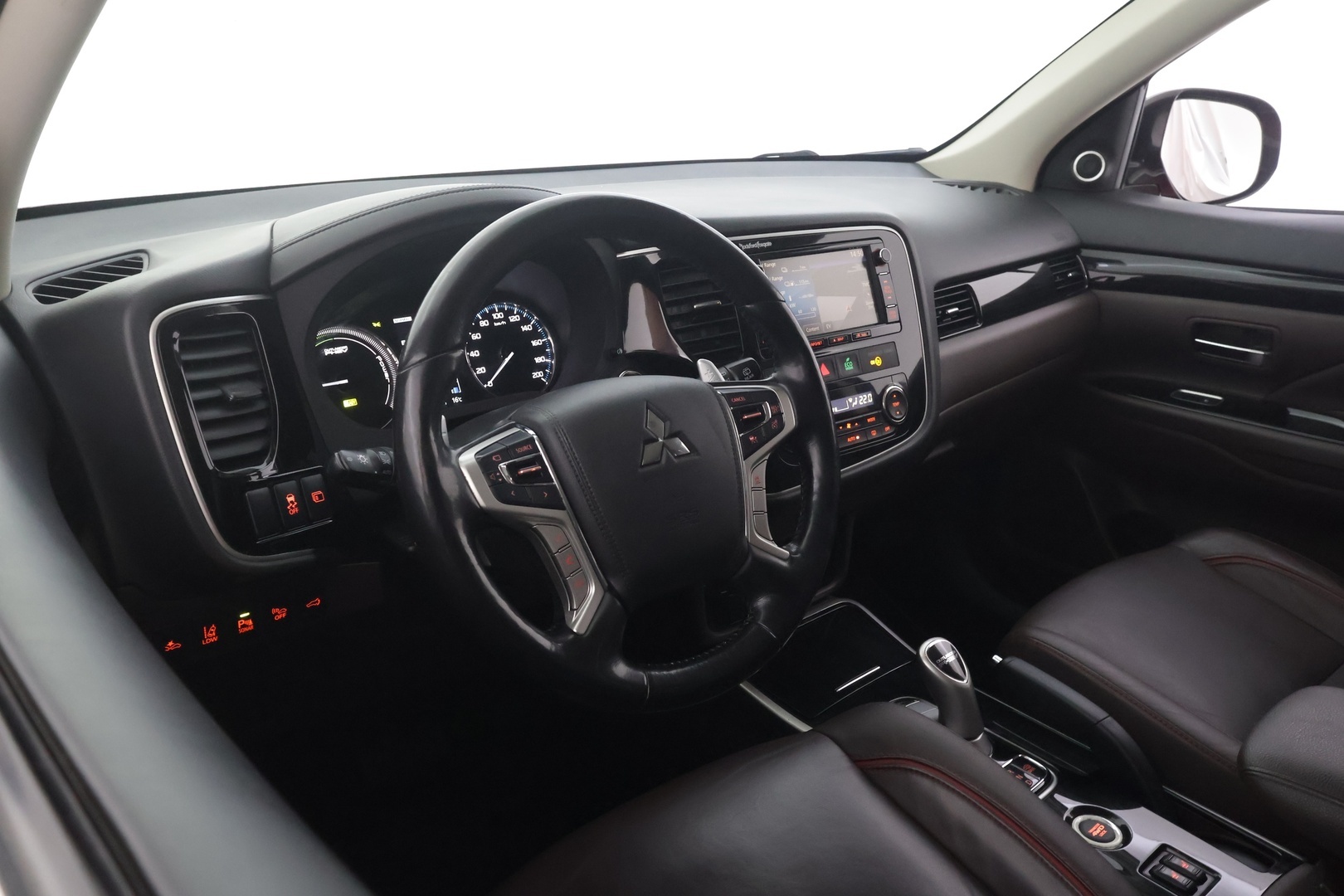 MITSUBISHI Outlander PHEV 2016