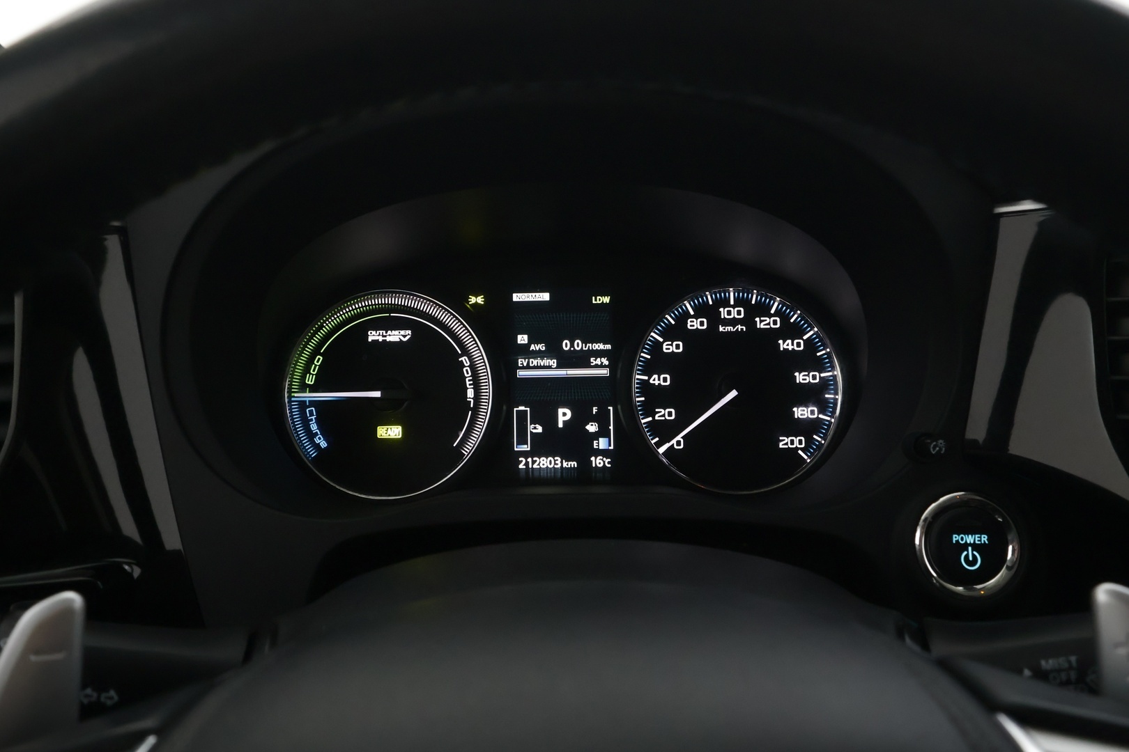 MITSUBISHI Outlander PHEV 2016