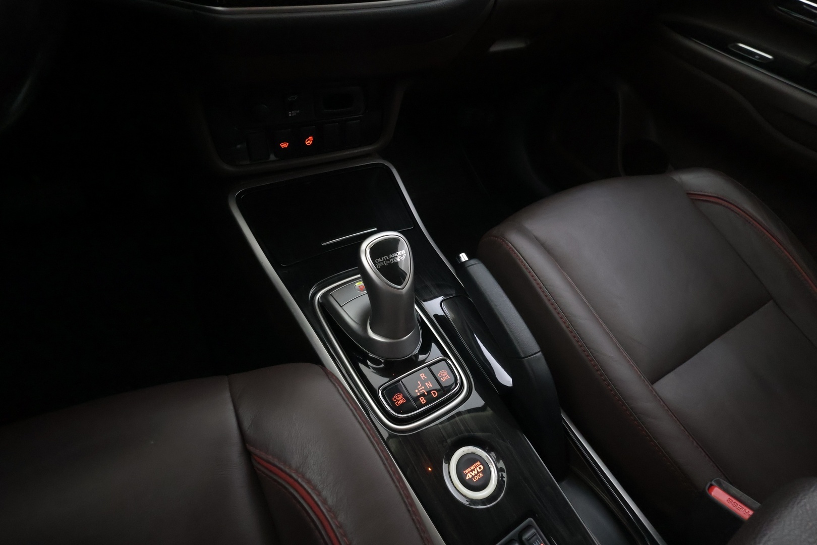 MITSUBISHI Outlander PHEV 2016