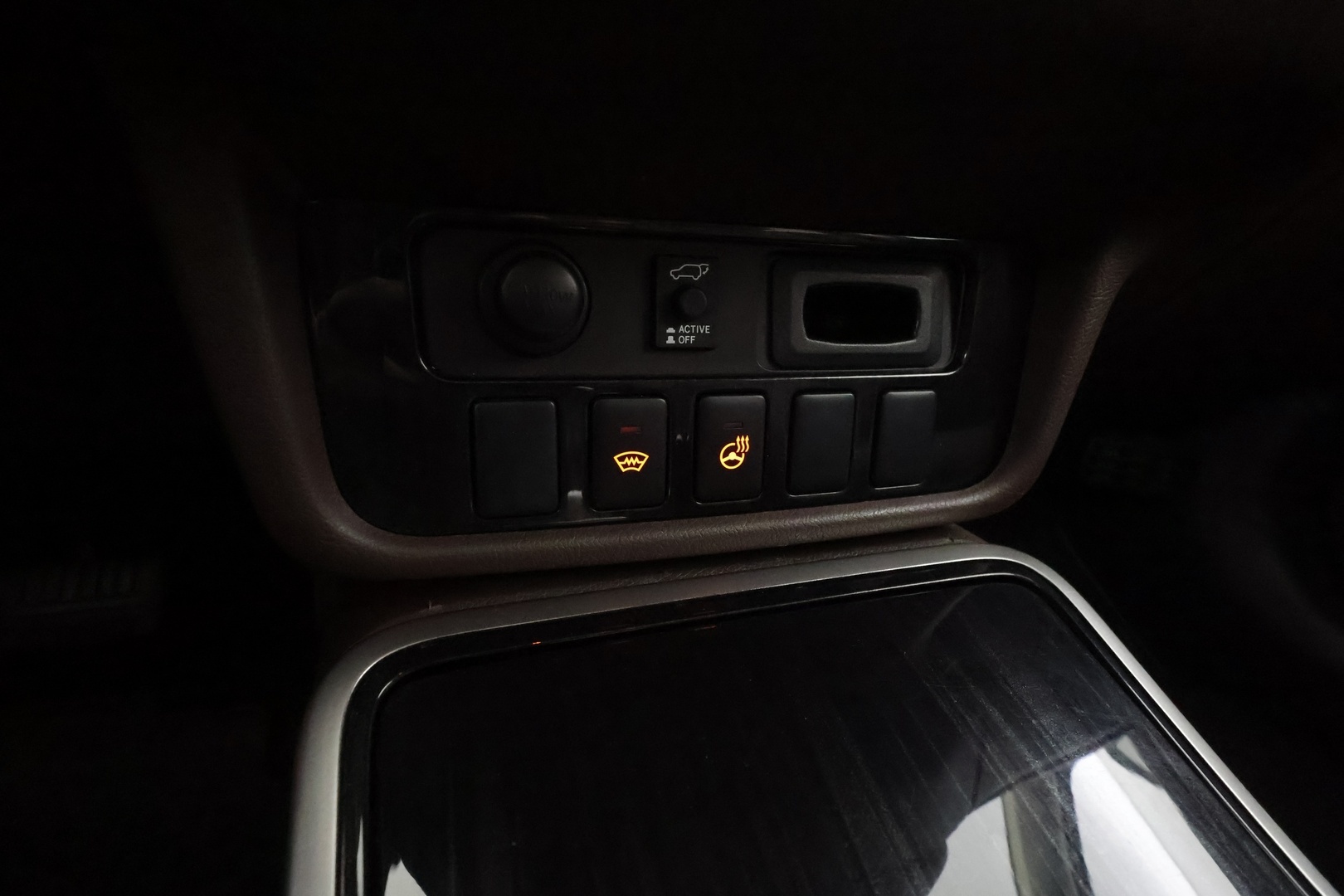 MITSUBISHI Outlander PHEV 2016