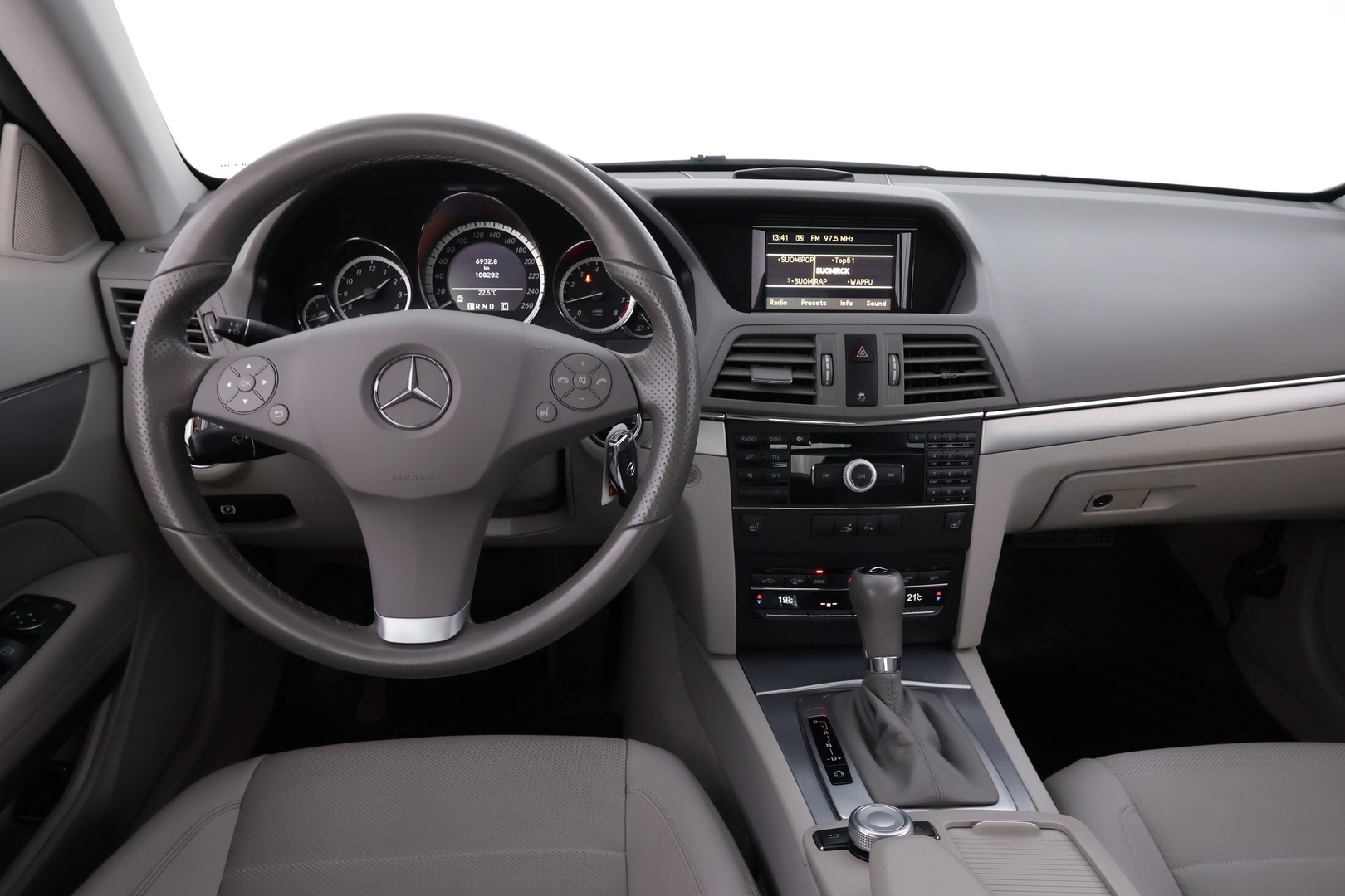 MERCEDES-BENZ E 2010
