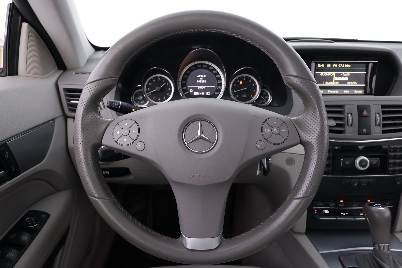 MERCEDES-BENZ E 2010