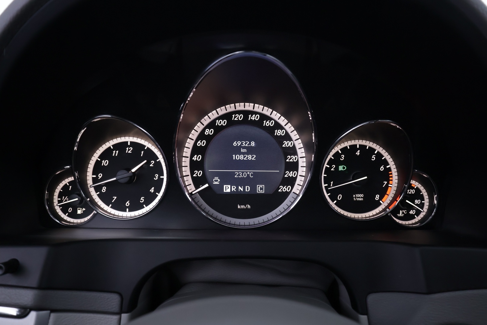 MERCEDES-BENZ E 2010