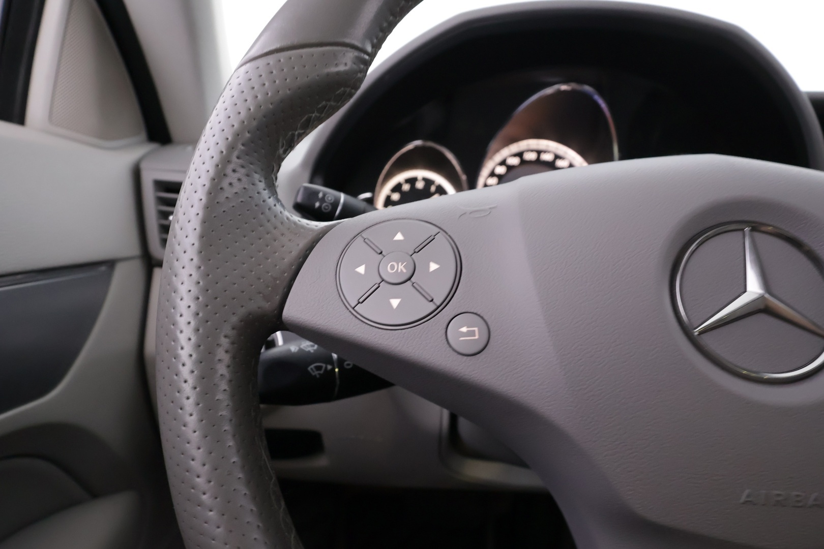 MERCEDES-BENZ E 2010