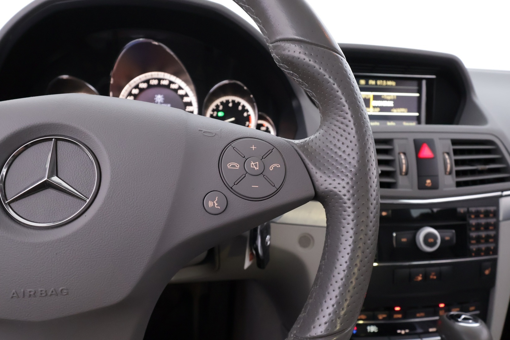 MERCEDES-BENZ E 2010