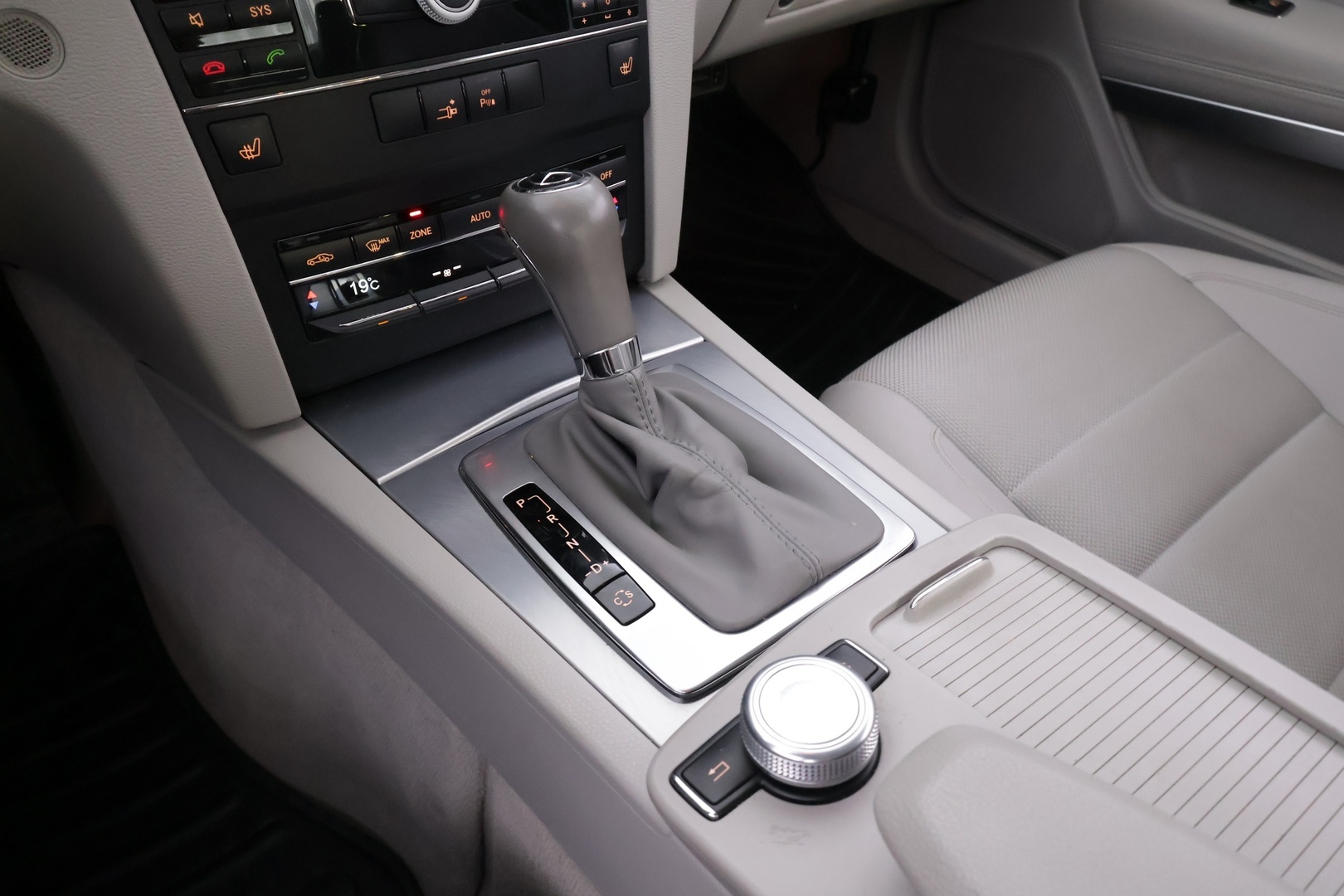 MERCEDES-BENZ E 2010
