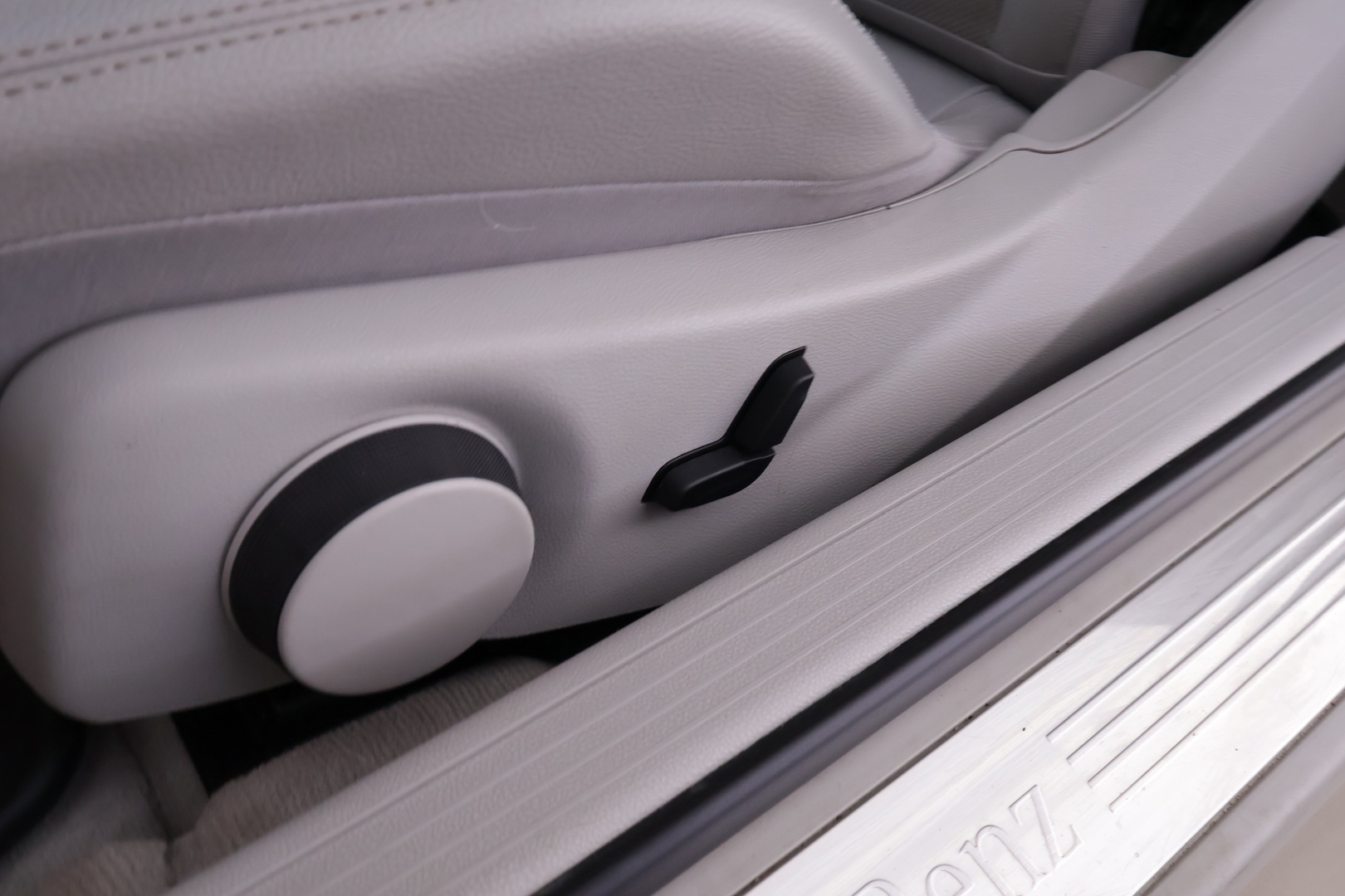 MERCEDES-BENZ E 2010