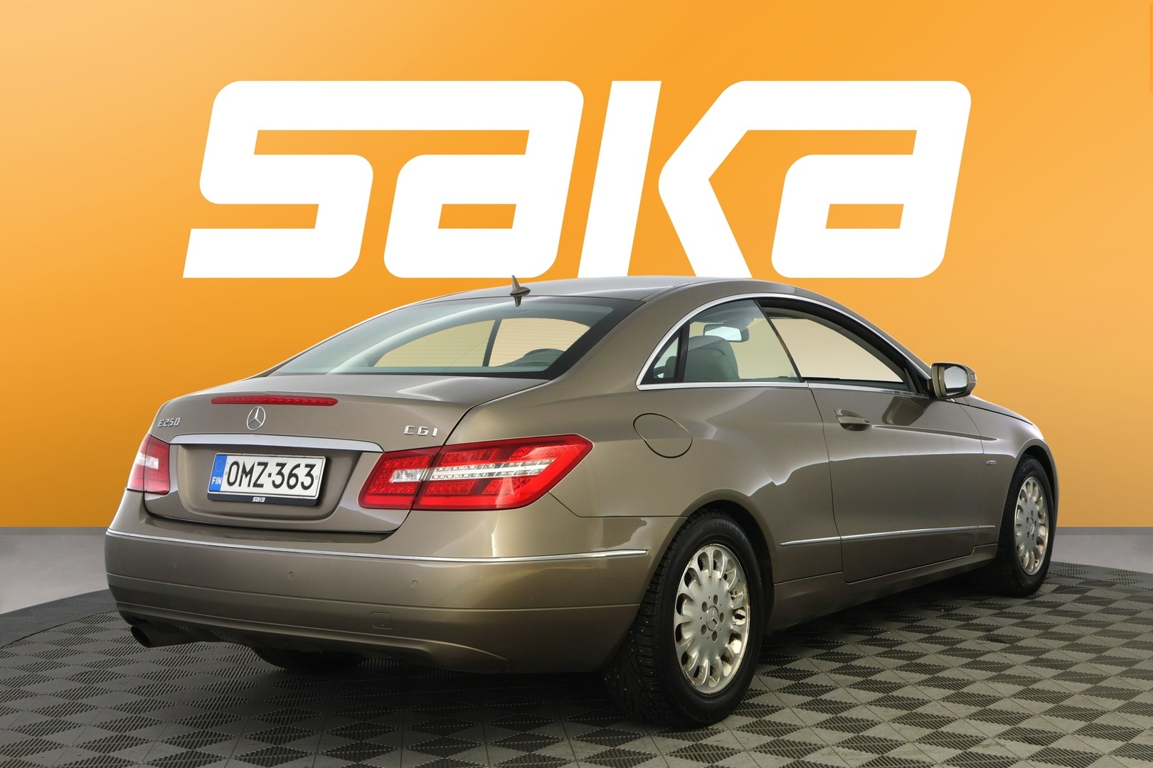 MERCEDES-BENZ E 2010