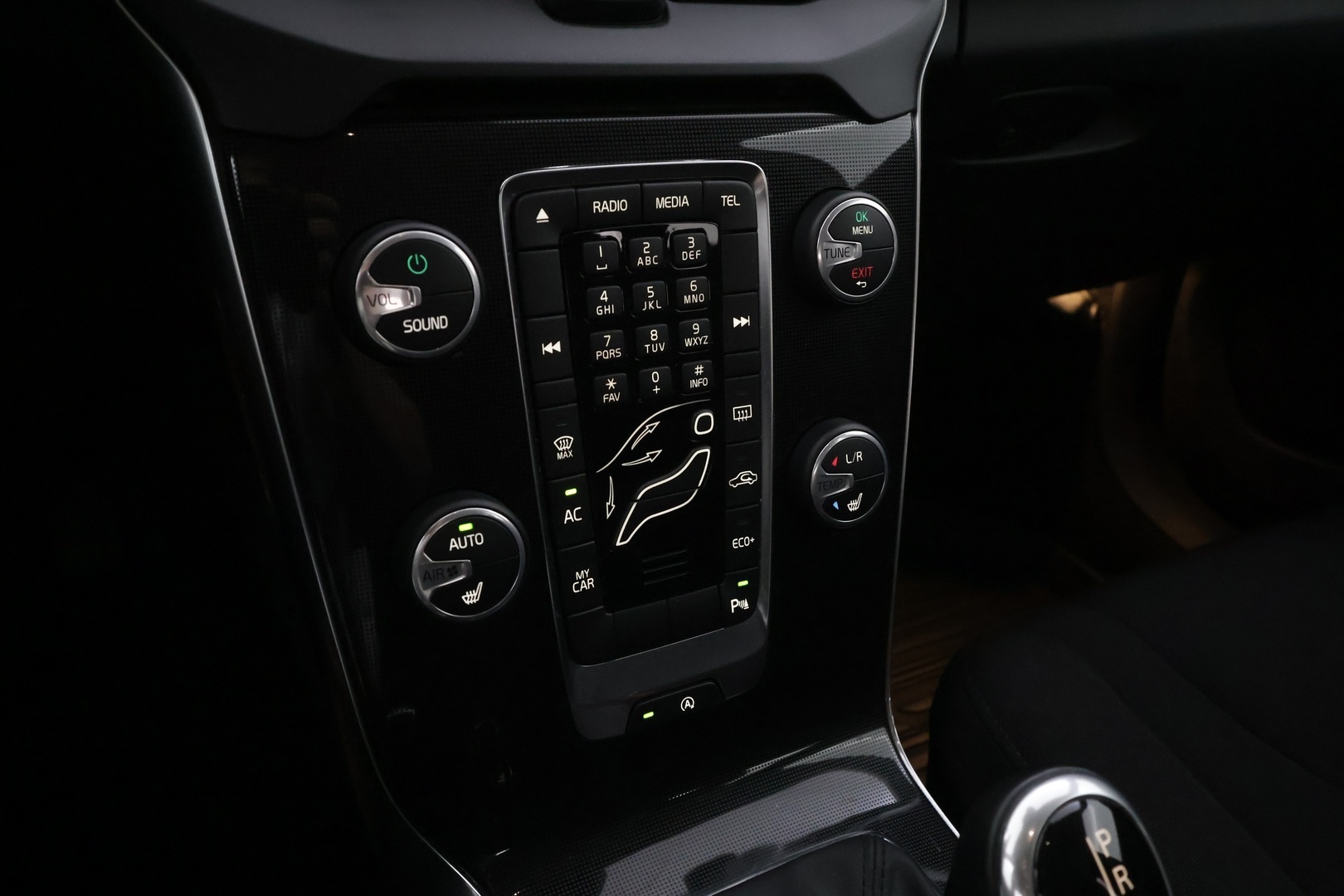 VOLVO V40 2017