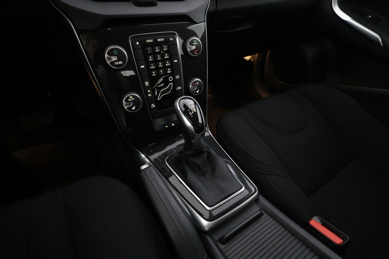 VOLVO V40 2017