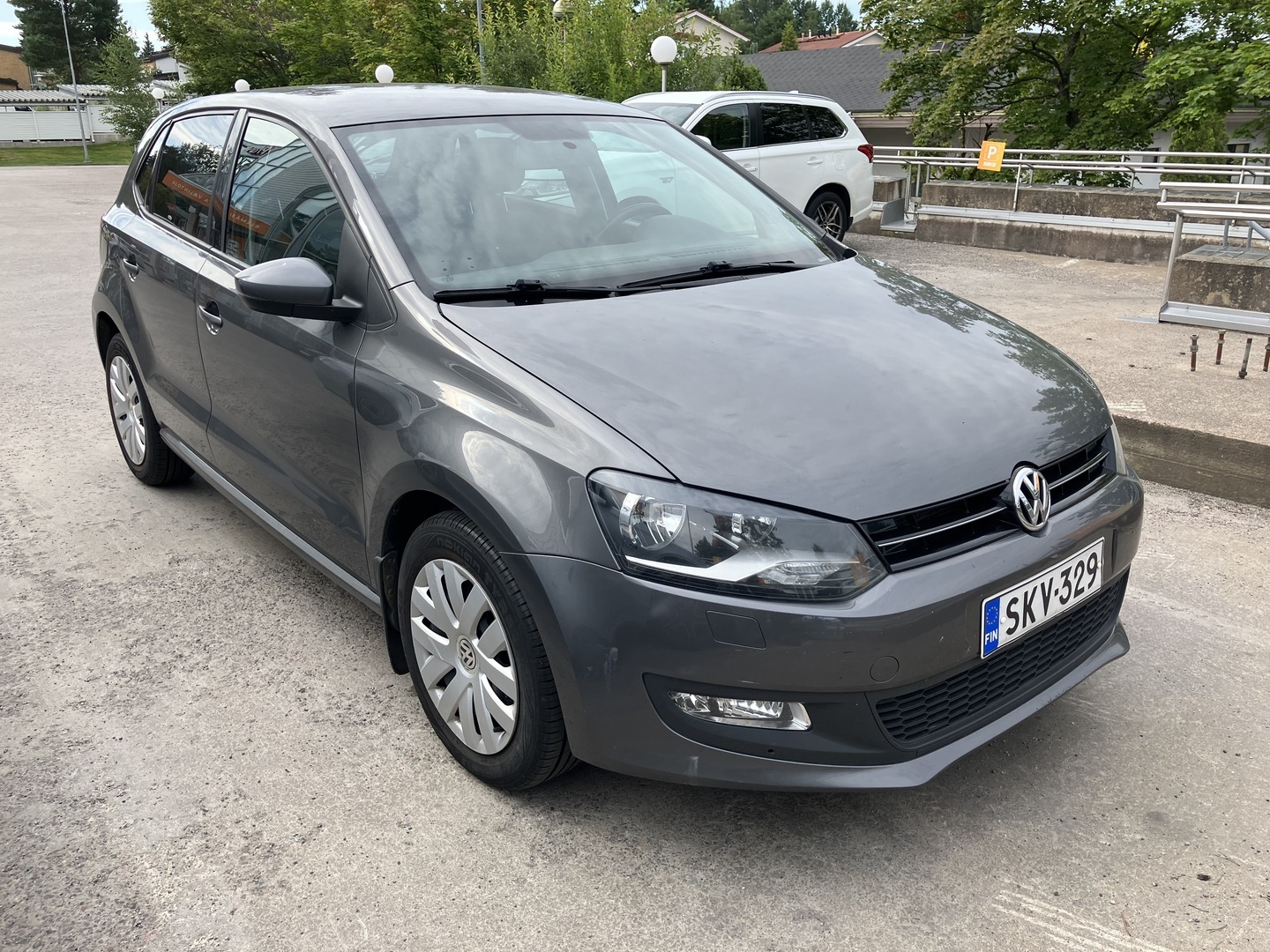 VOLKSWAGEN Polo 2013