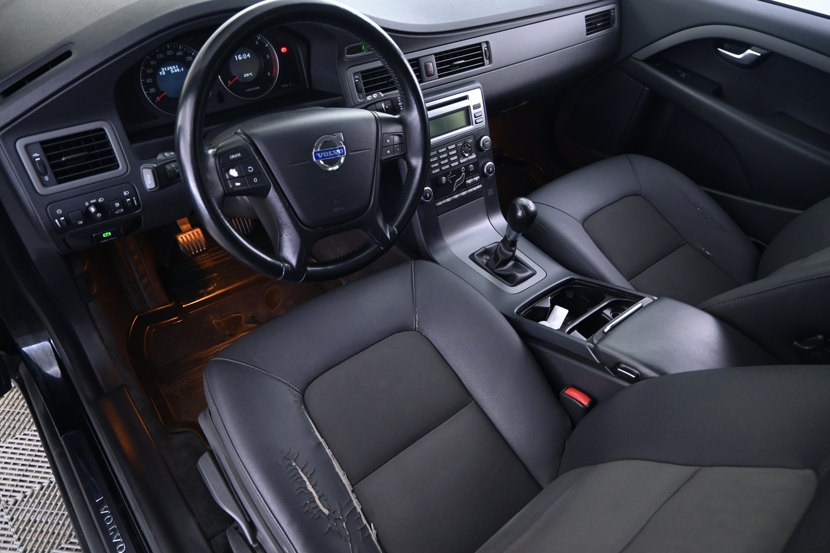 VOLVO V70 2010