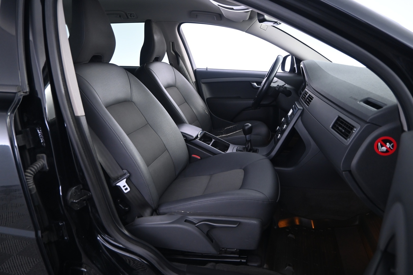VOLVO V70 2010