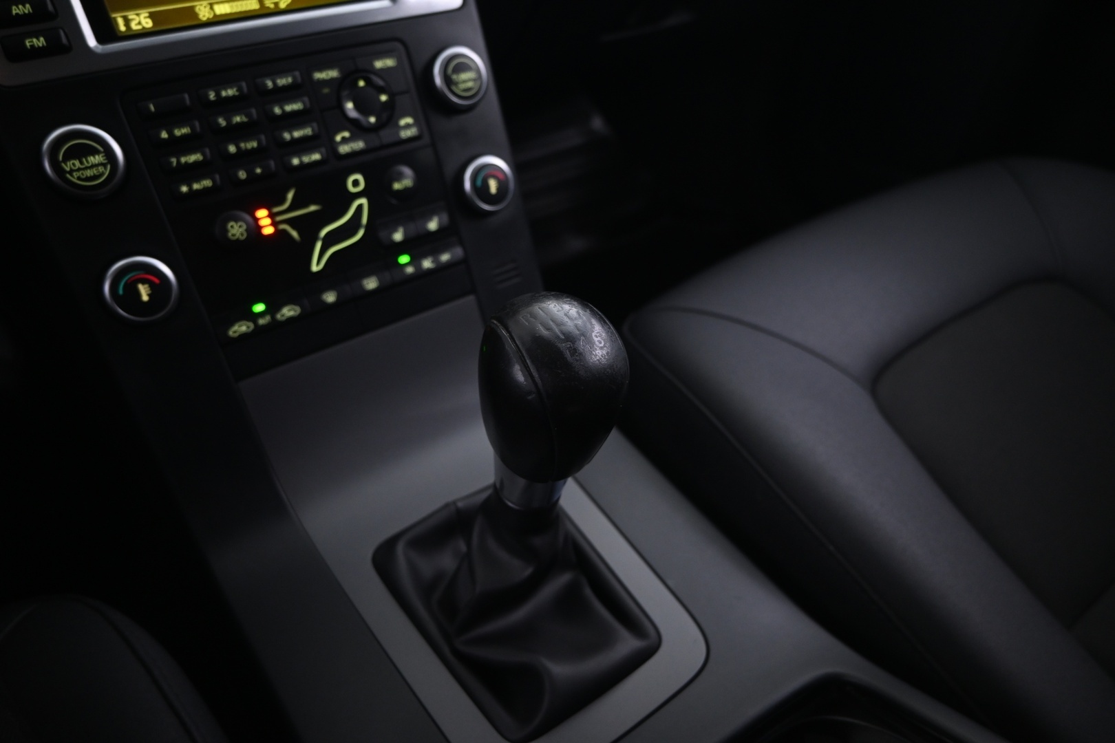 VOLVO V70 2010