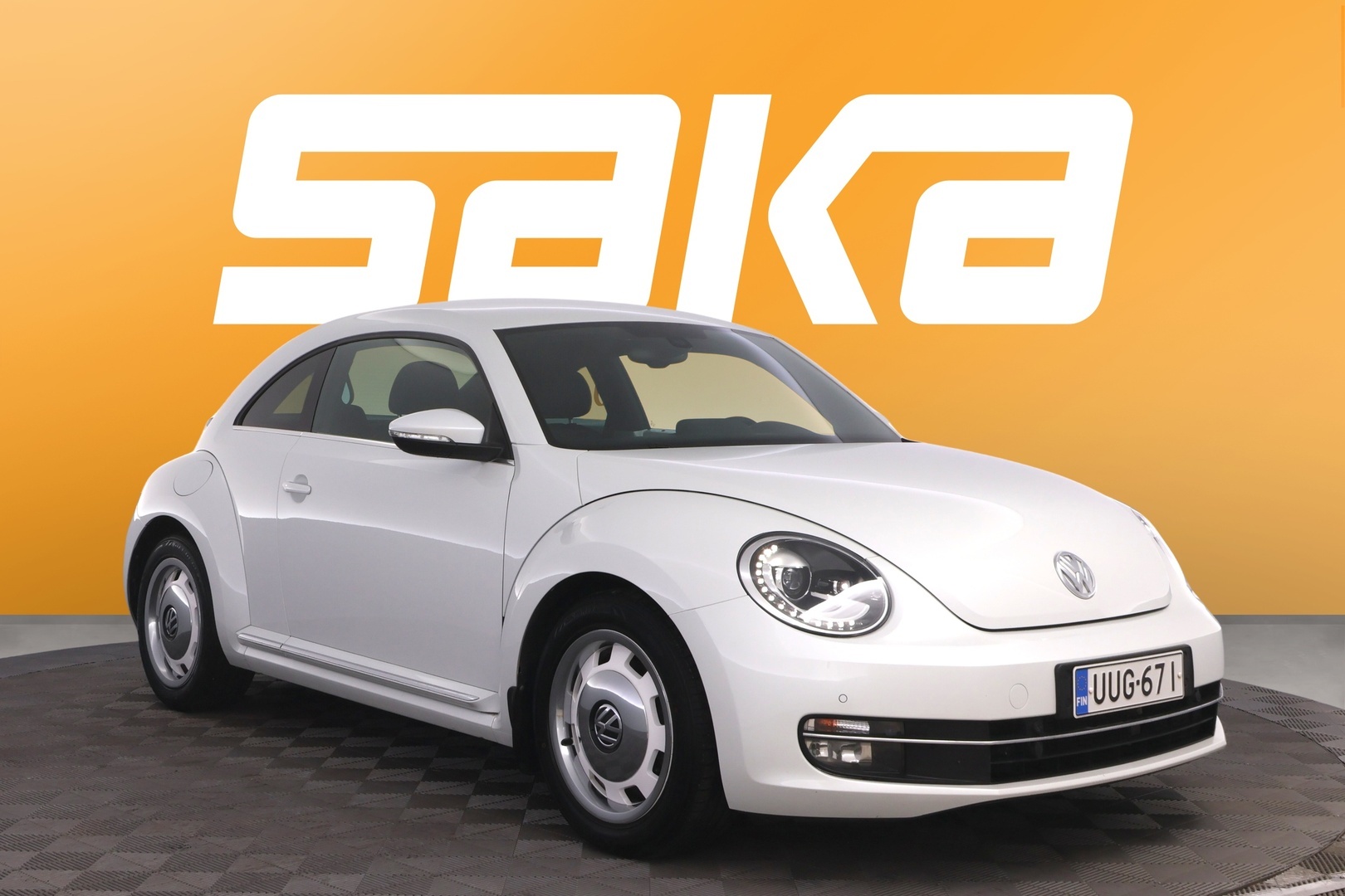 VOLKSWAGEN Beetle 2013