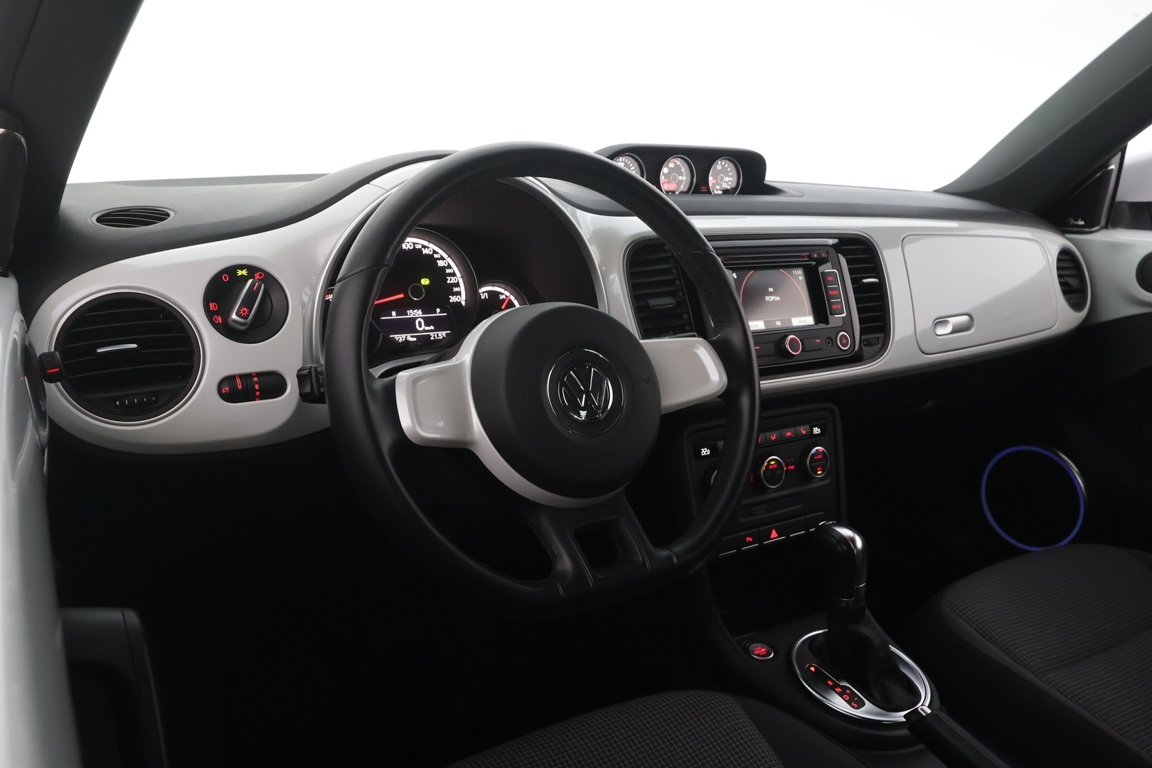 VOLKSWAGEN Beetle 2013