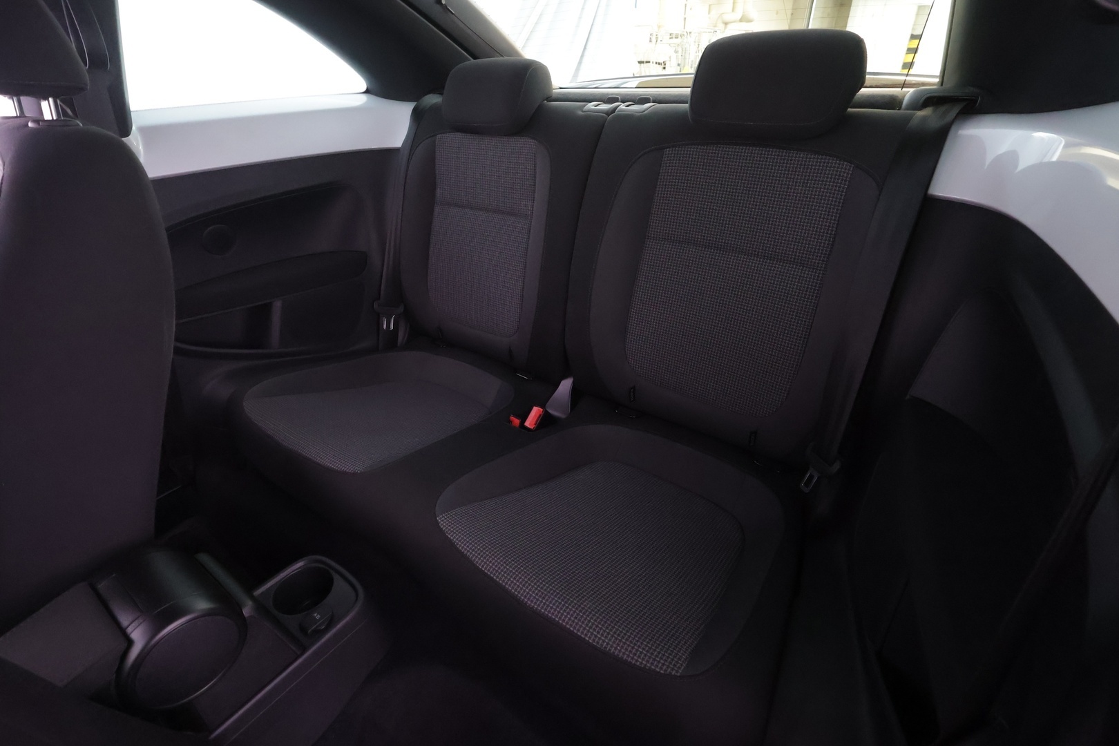 VOLKSWAGEN Beetle 2013