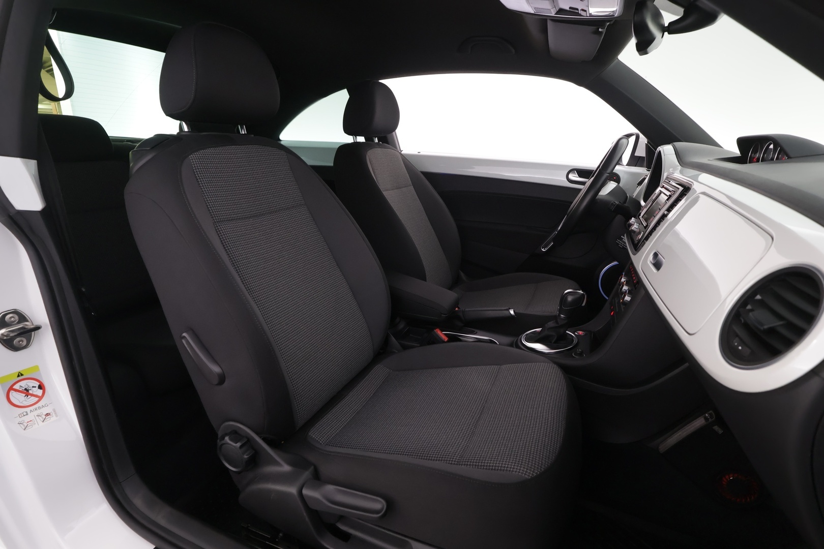 VOLKSWAGEN Beetle 2013