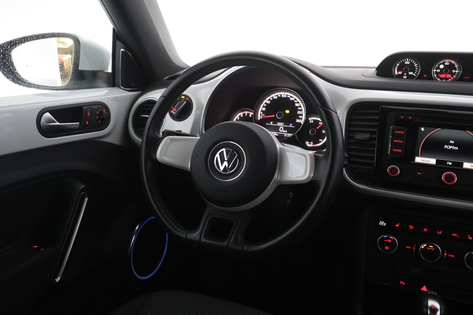 VOLKSWAGEN Beetle 2013