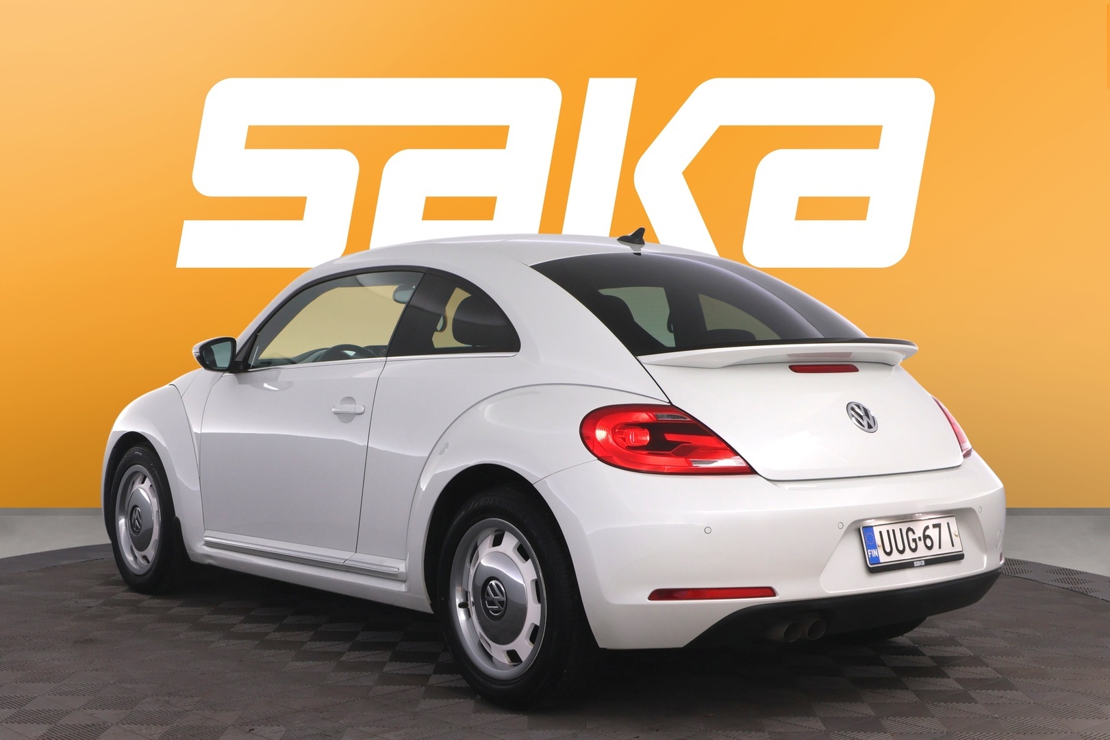 VOLKSWAGEN Beetle 2013