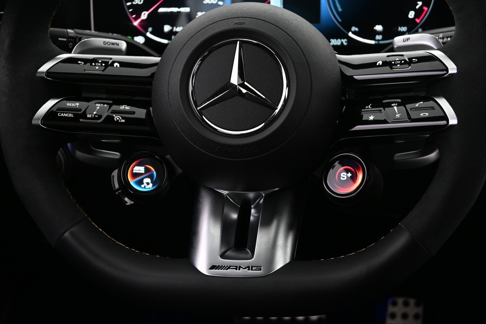 MERCEDES-BENZ C 63 AMG 2024