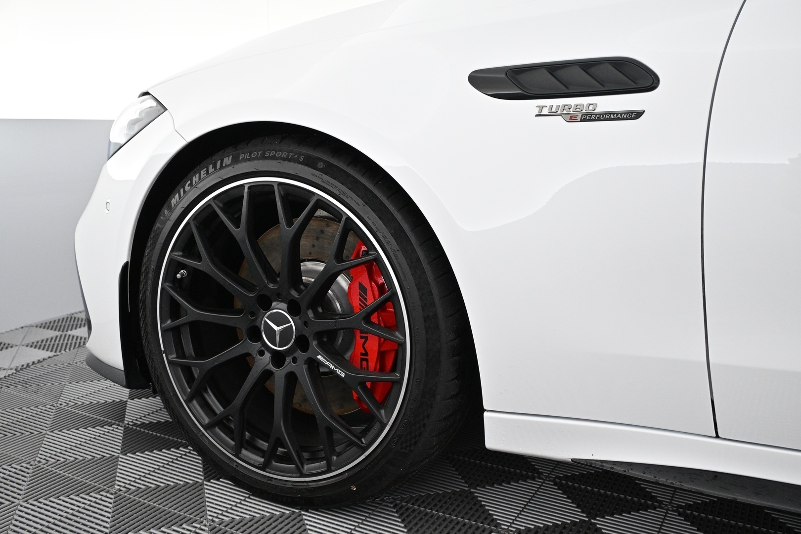 MERCEDES-BENZ C 63 AMG 2024