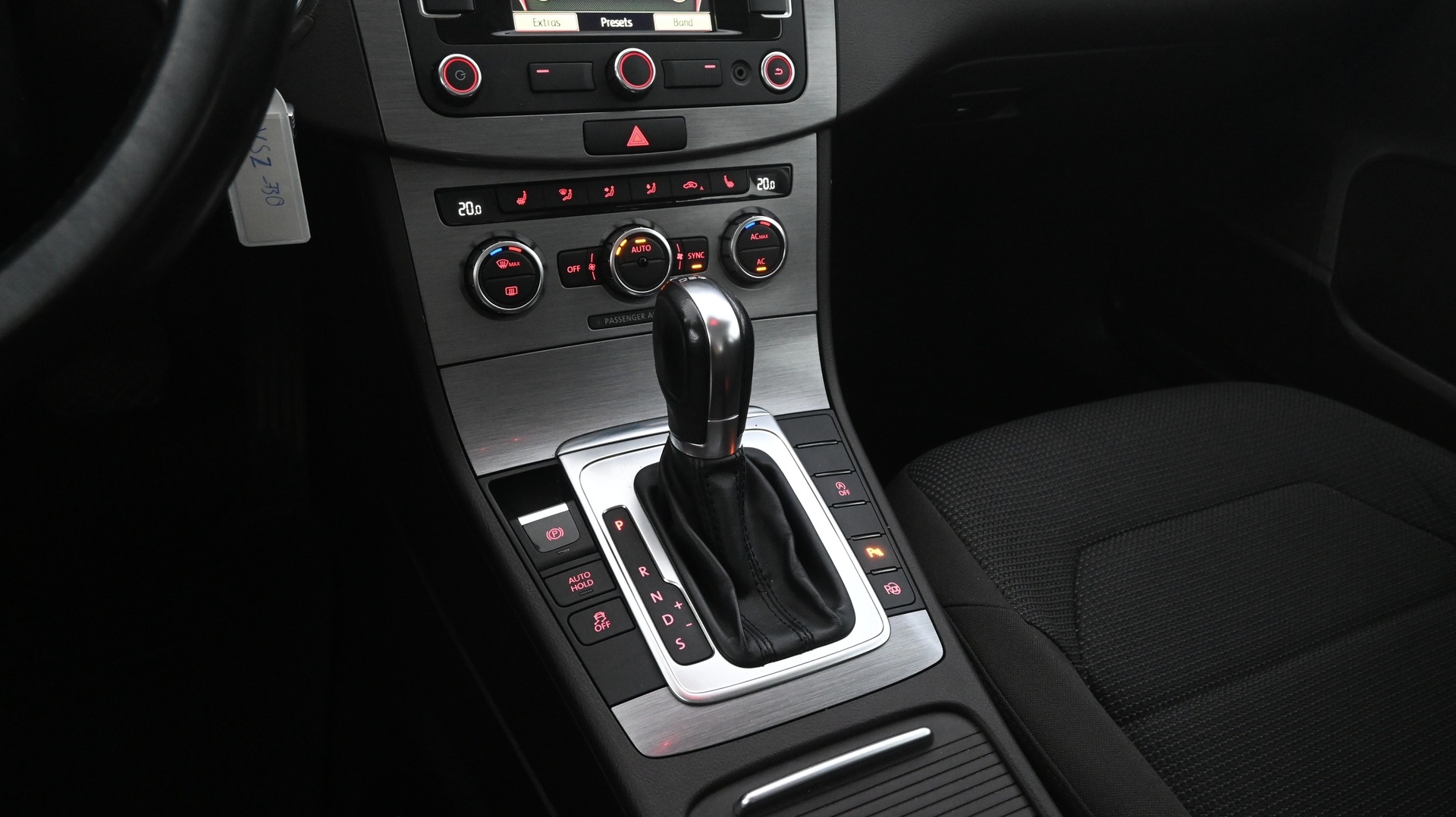 VOLKSWAGEN Passat 2012