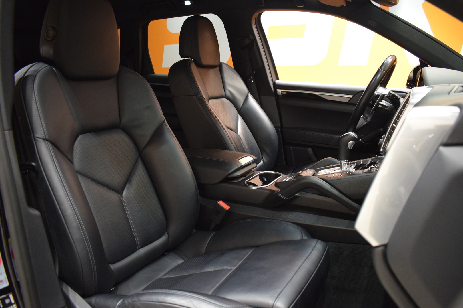 PORSCHE Cayenne 2015