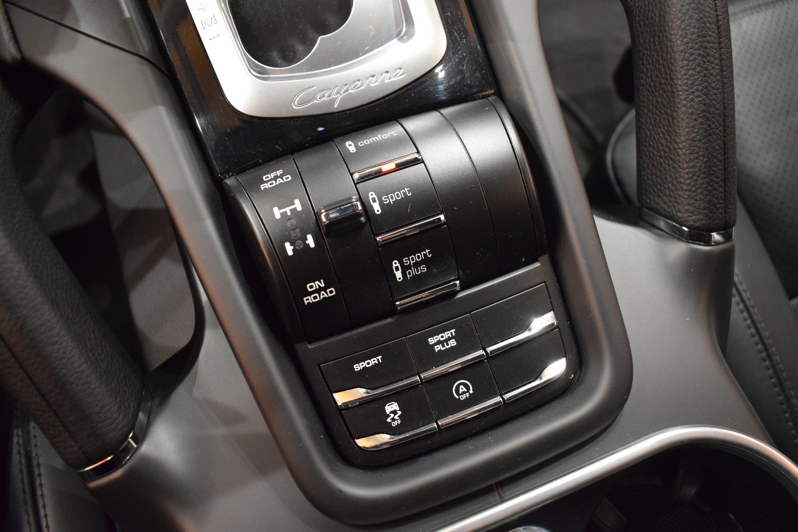 PORSCHE Cayenne 2015