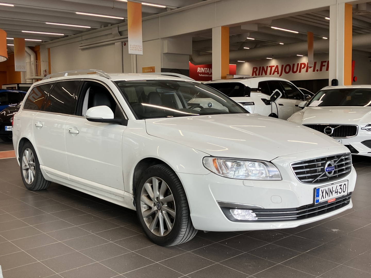 VOLVO V70 2016