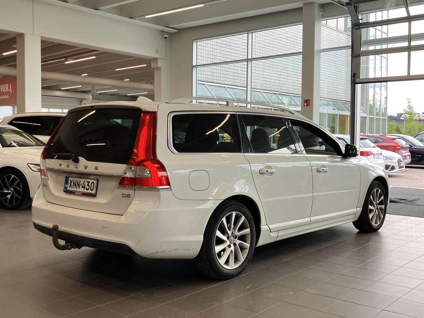 VOLVO V70 2016