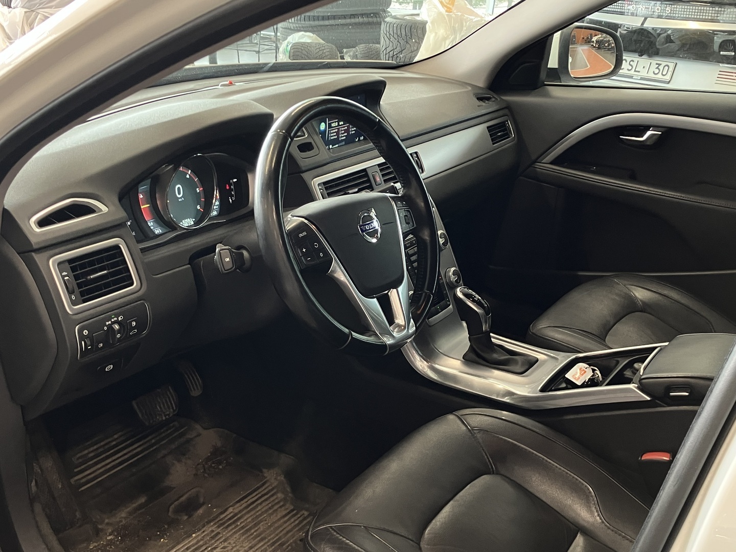 VOLVO V70 2016