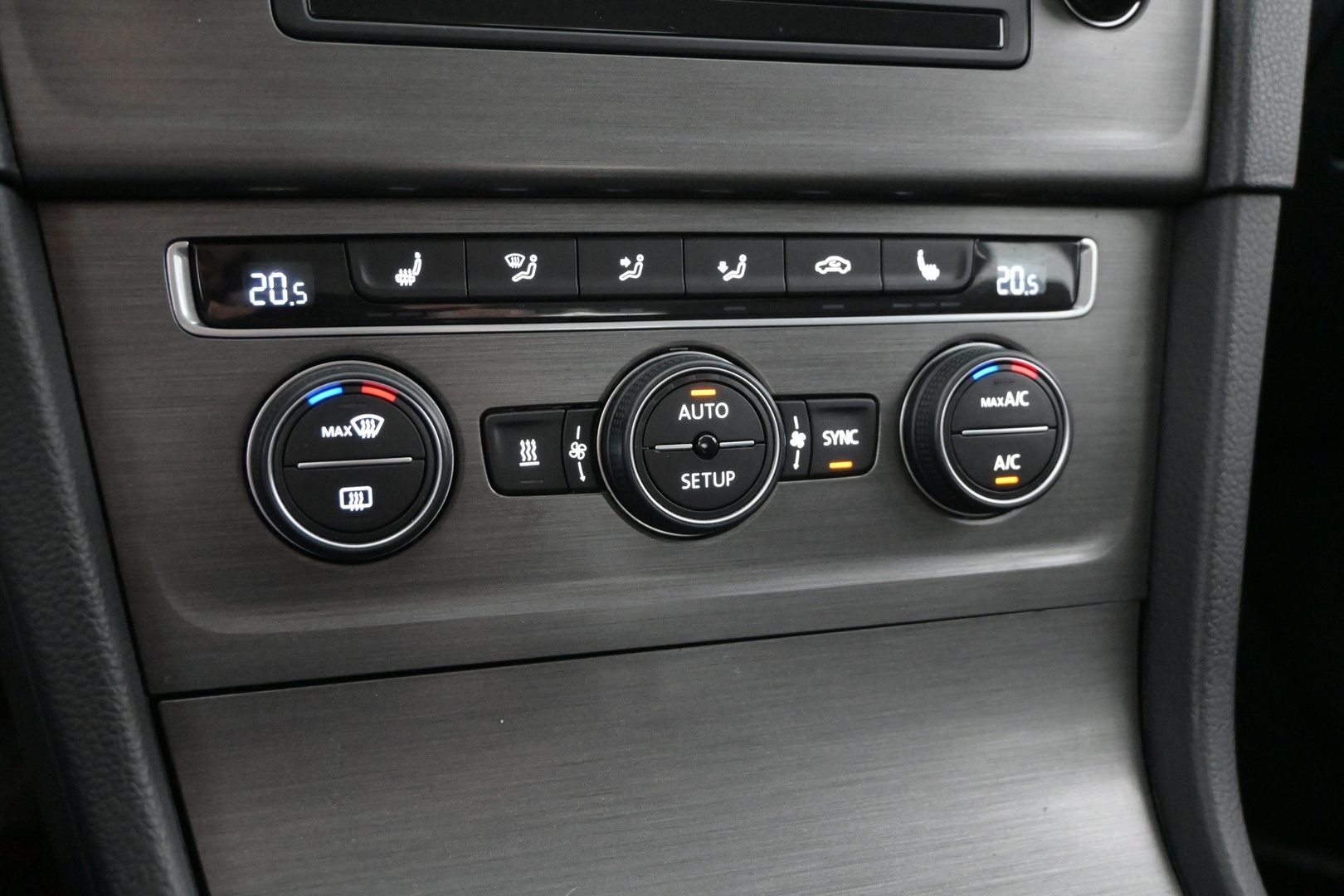 VOLKSWAGEN Golf 2013