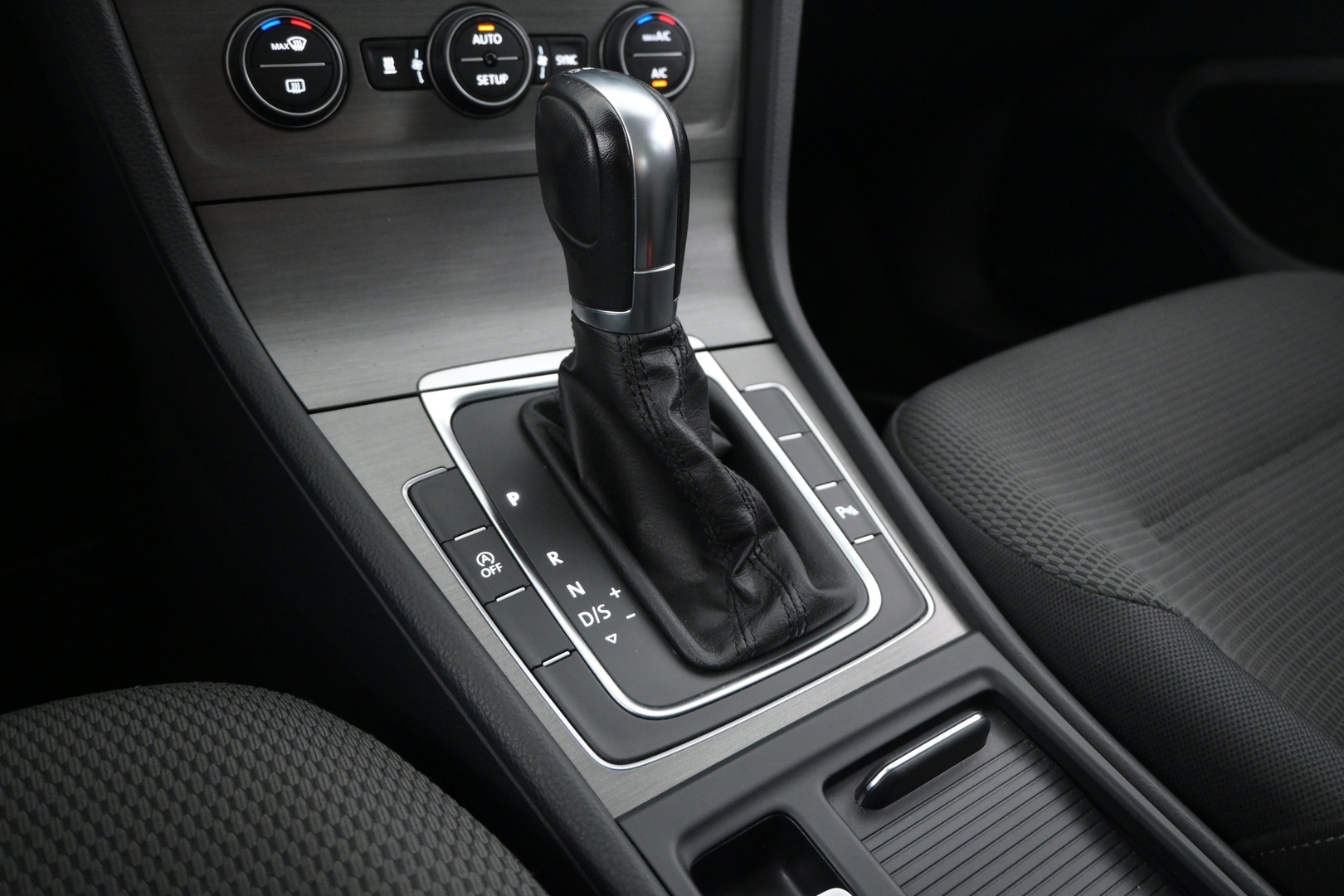 VOLKSWAGEN Golf 2013