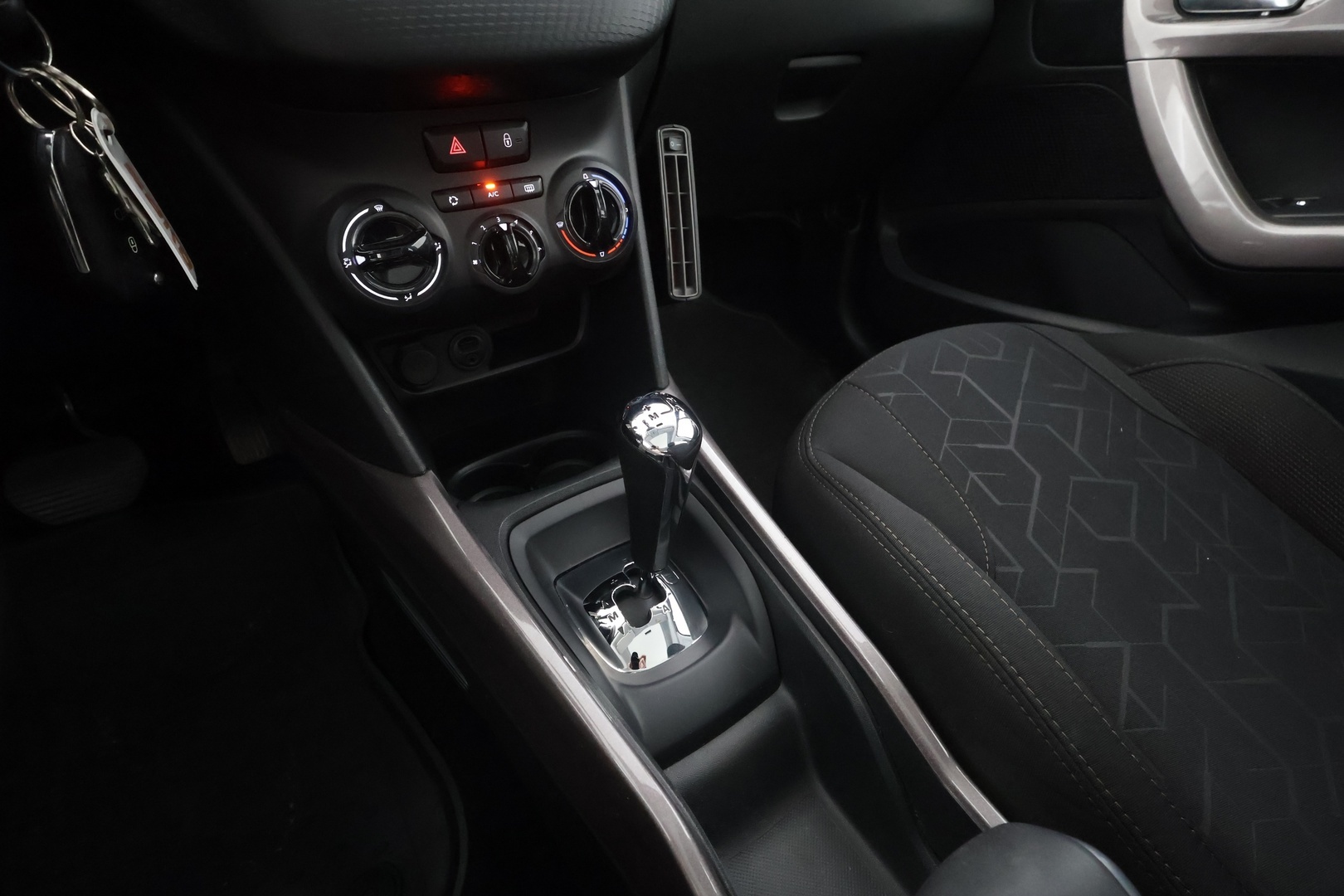 PEUGEOT 2008 2016