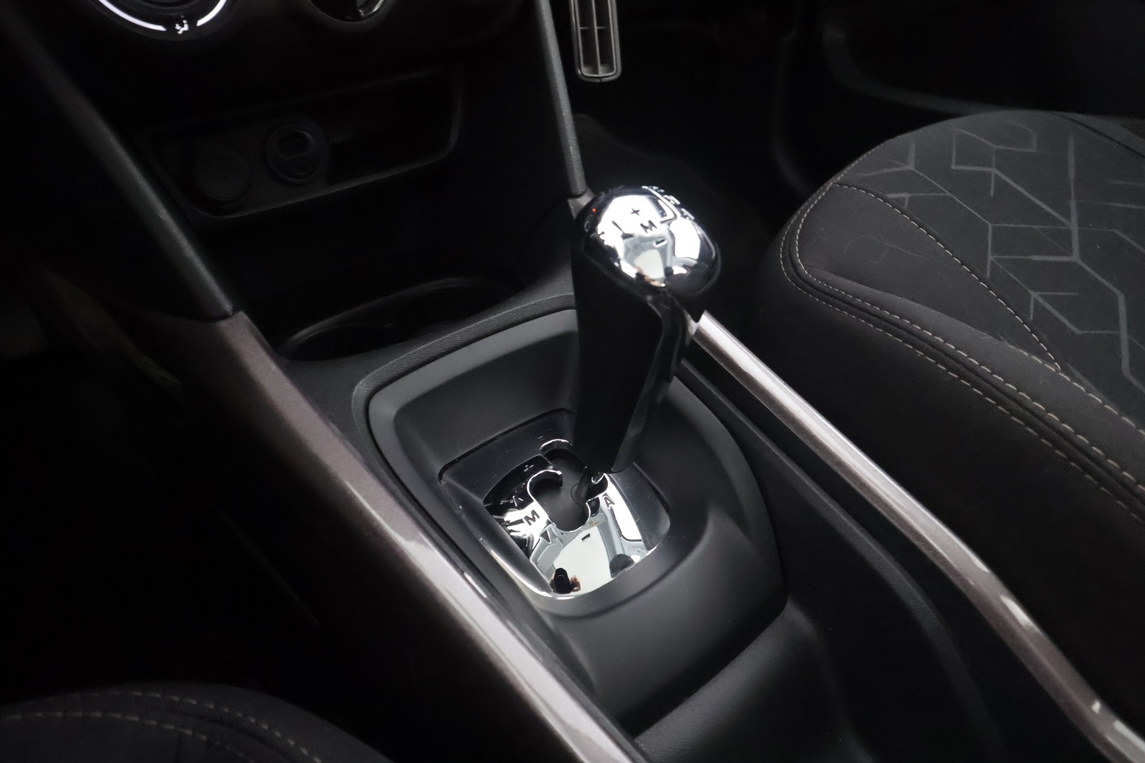 PEUGEOT 2008 2016