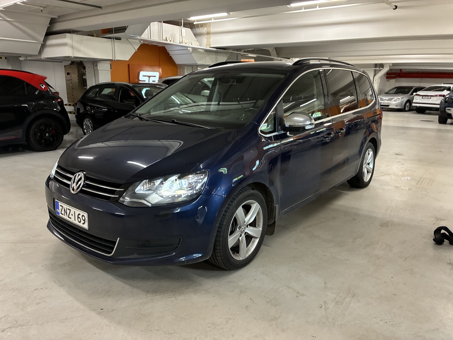 VOLKSWAGEN Sharan 2011