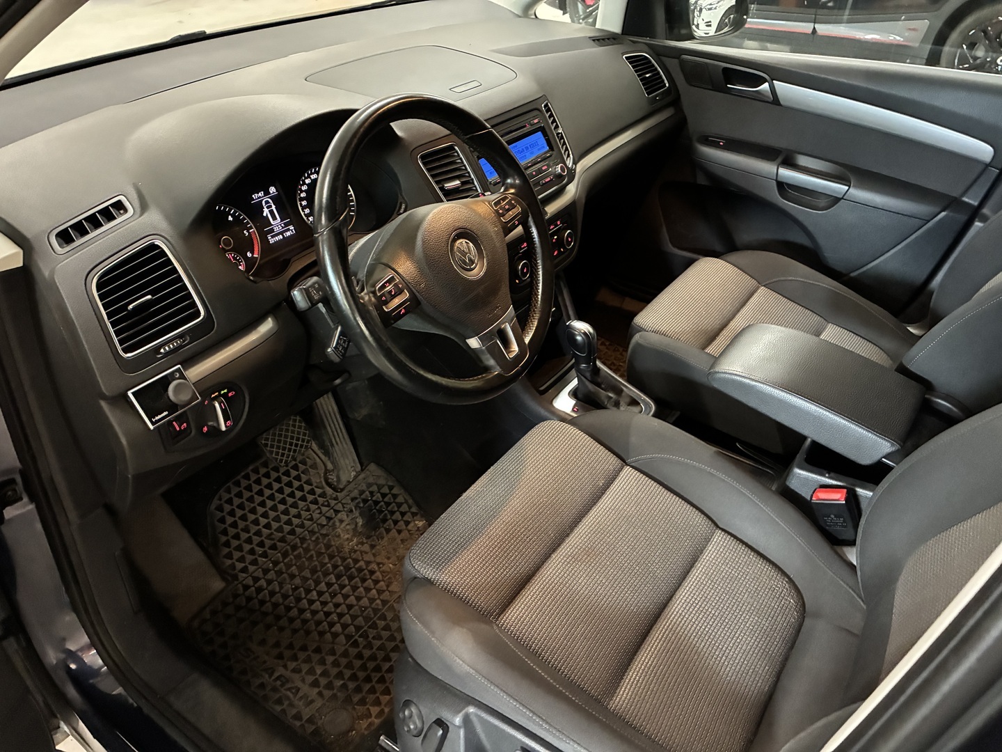 VOLKSWAGEN Sharan 2011