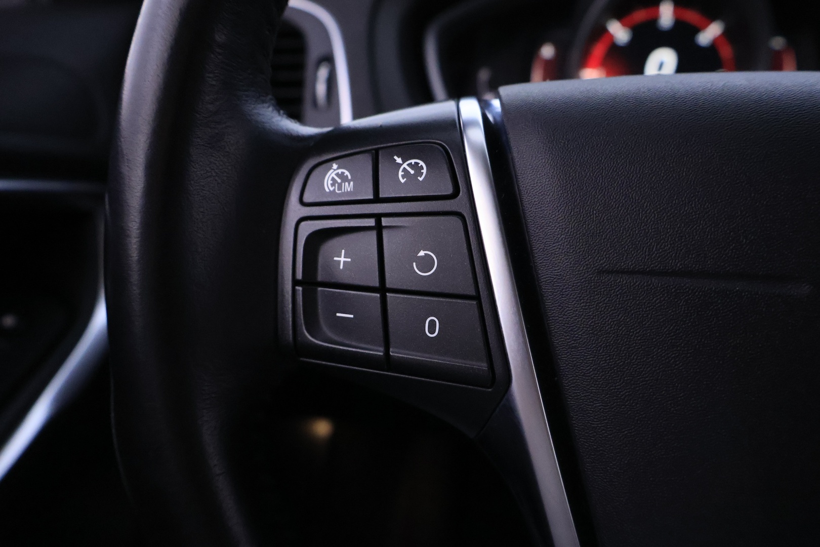 VOLVO V40 Cross Country 2018