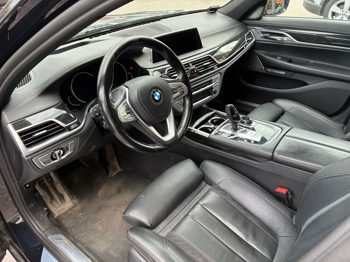 BMW 740 2016