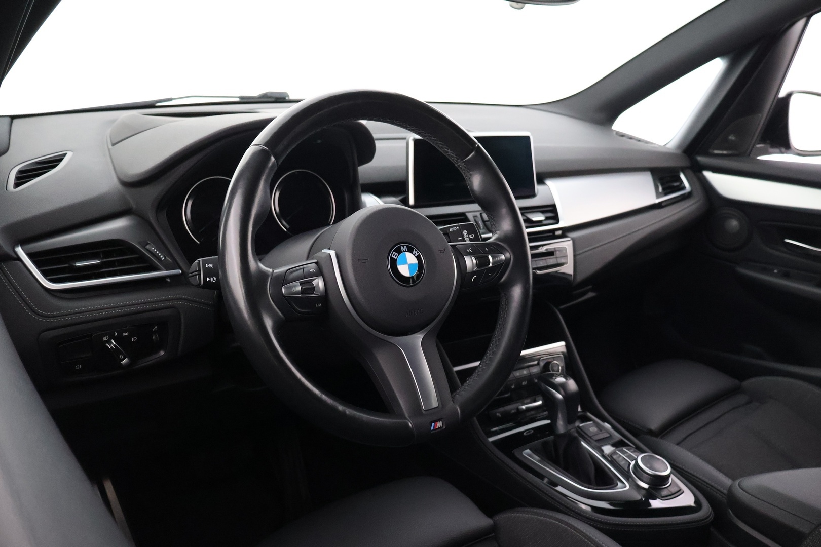 BMW 225 2019