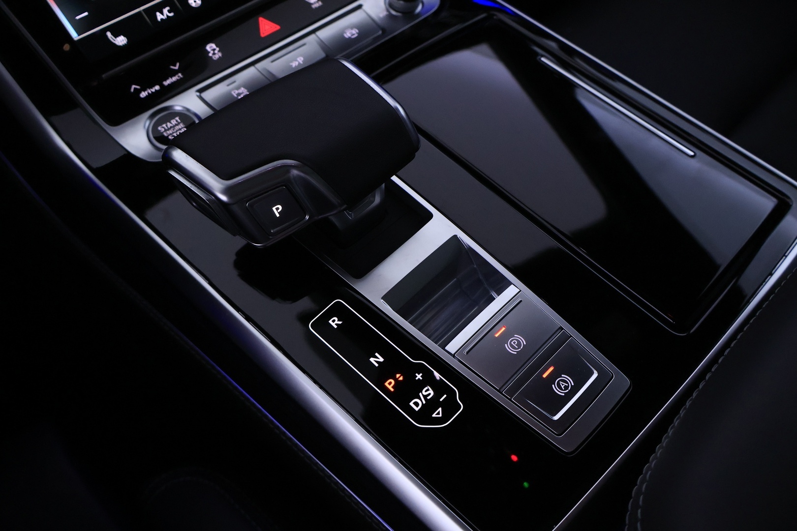 AUDI Q7 2025