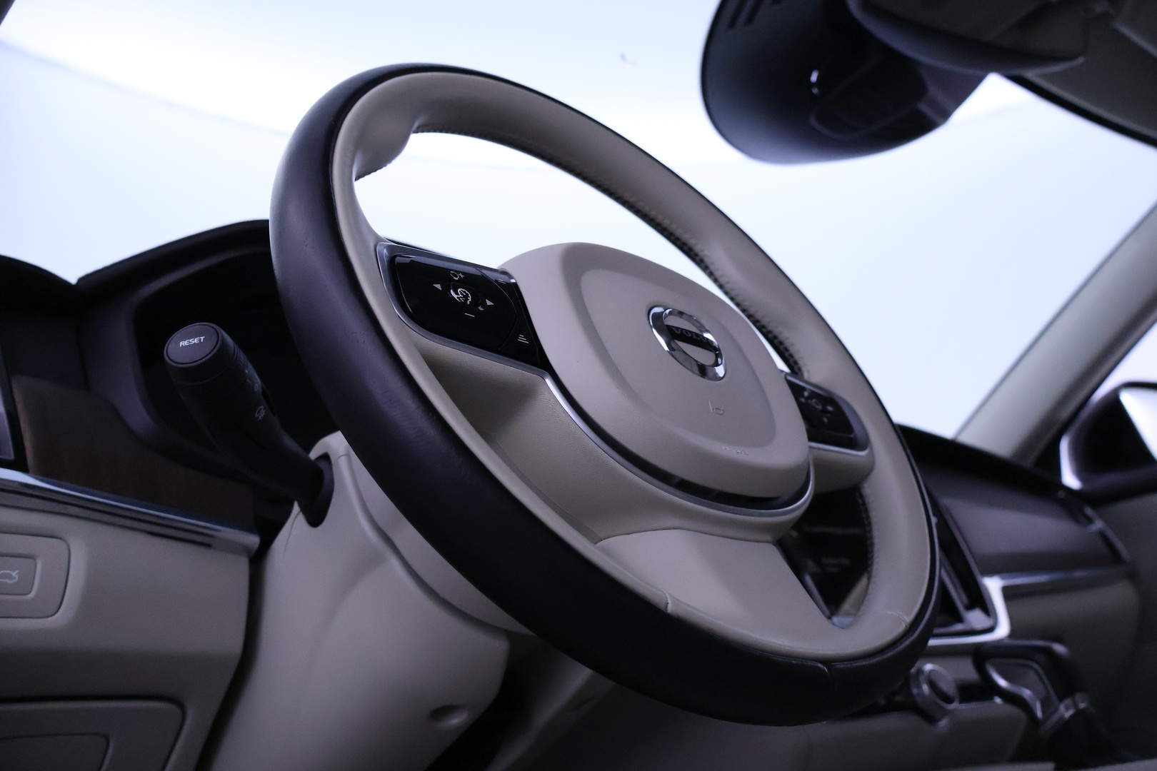 VOLVO V90 2021