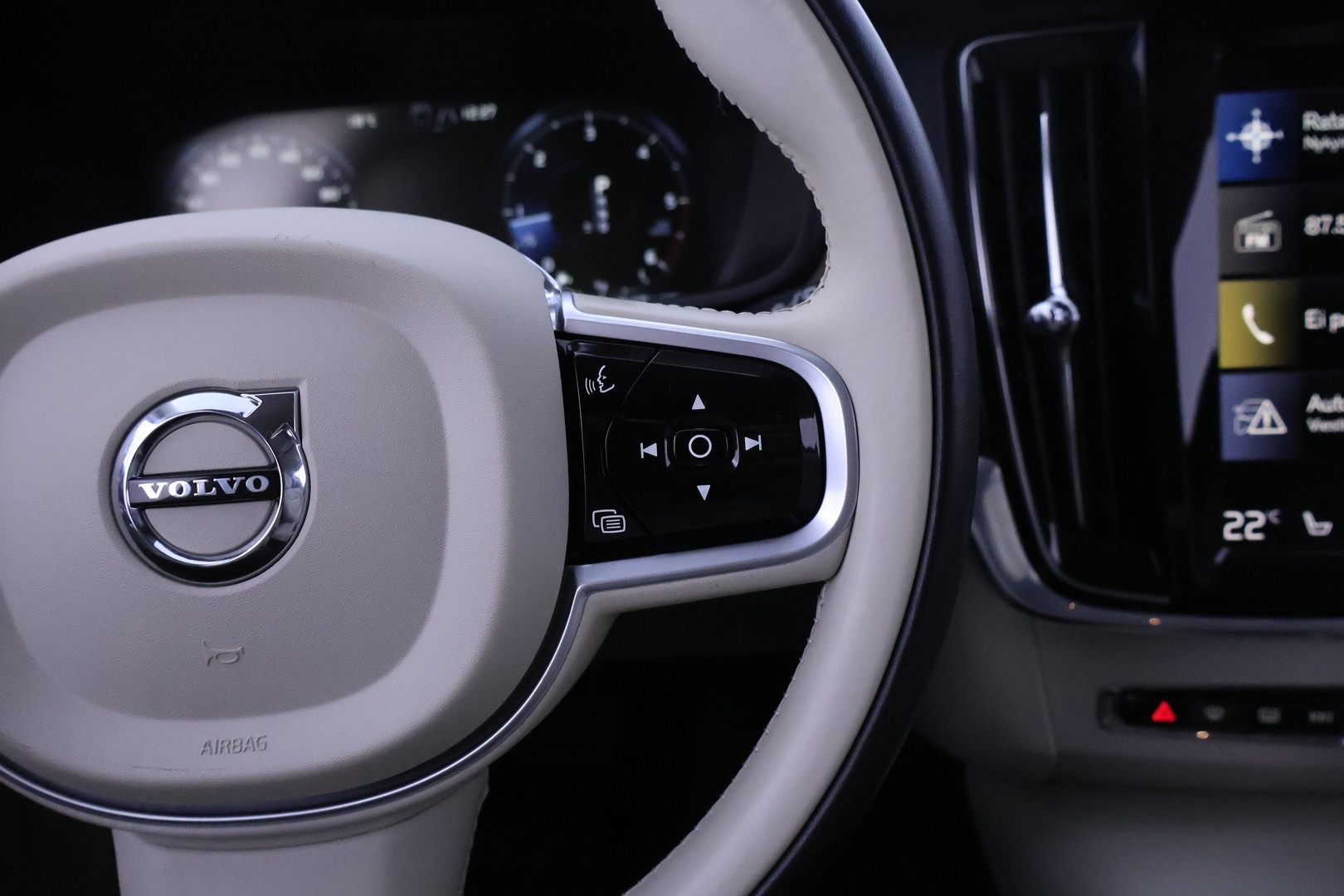 VOLVO V90 2021