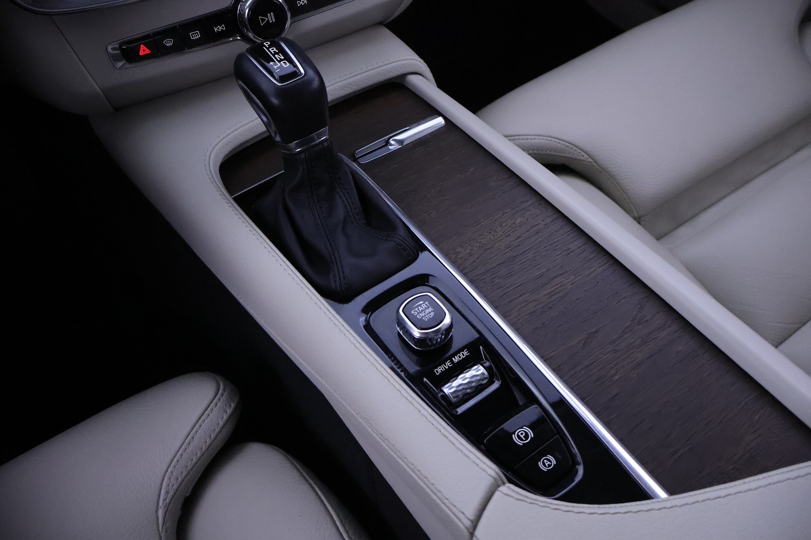 VOLVO V90 2021