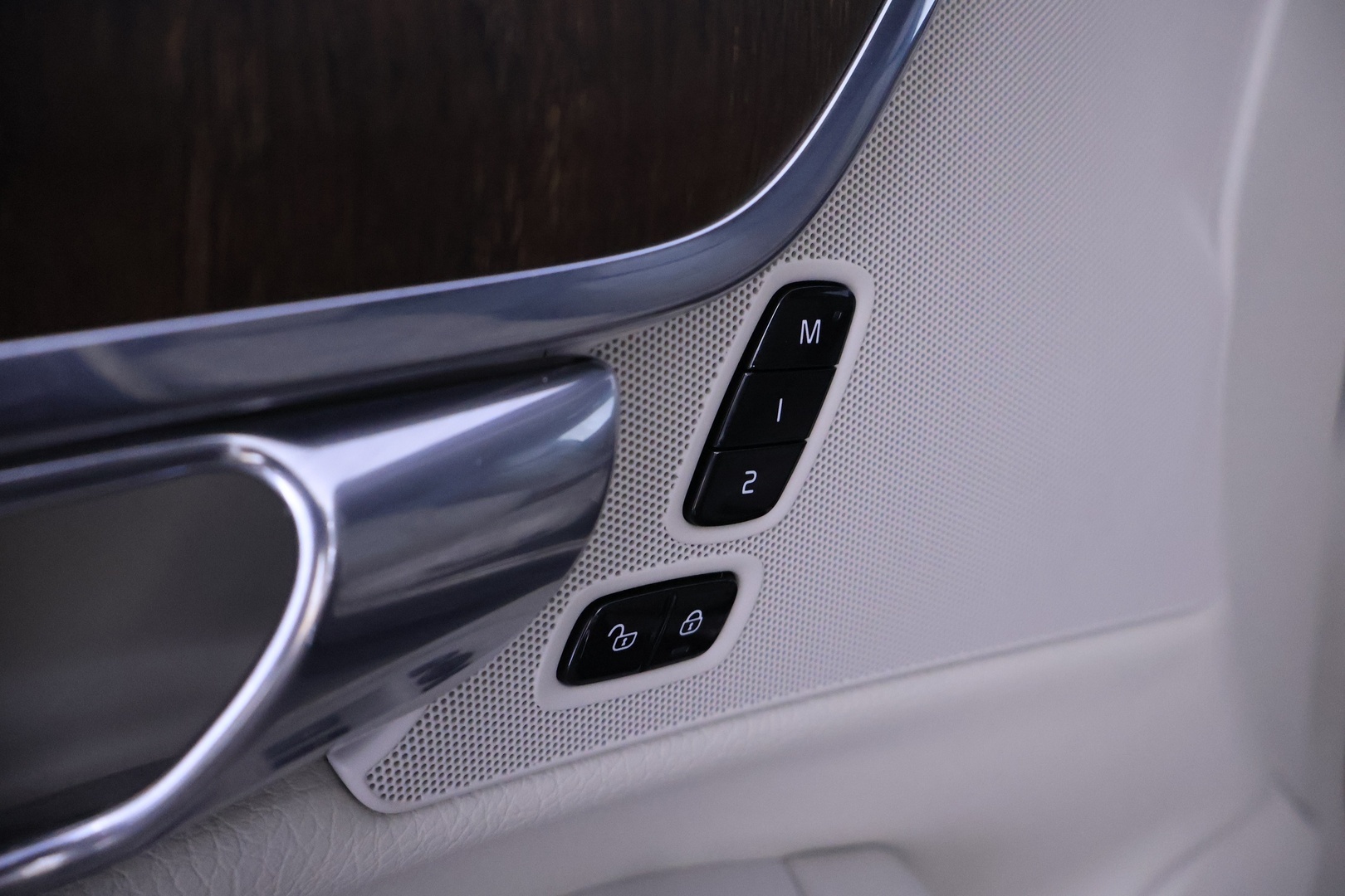 VOLVO V90 2021