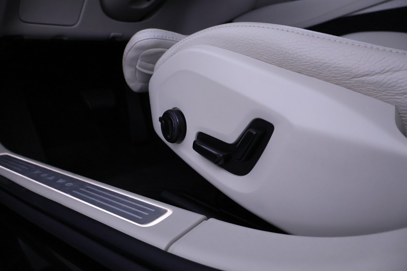 VOLVO V90 2021