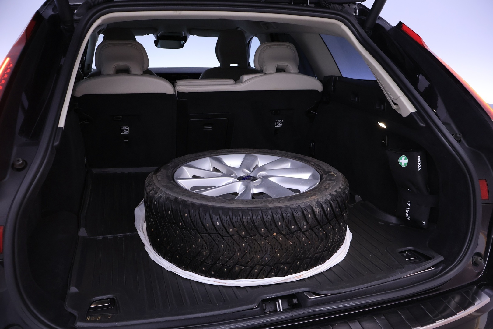 VOLVO V90 2021