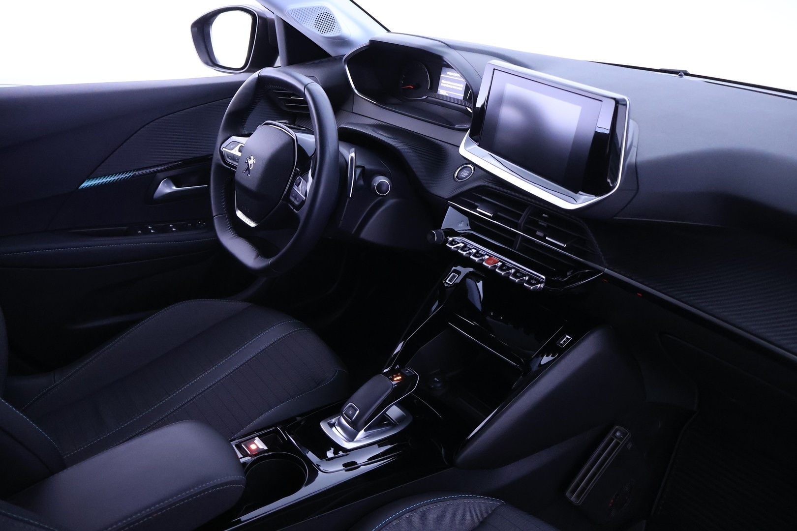 PEUGEOT 208 2021